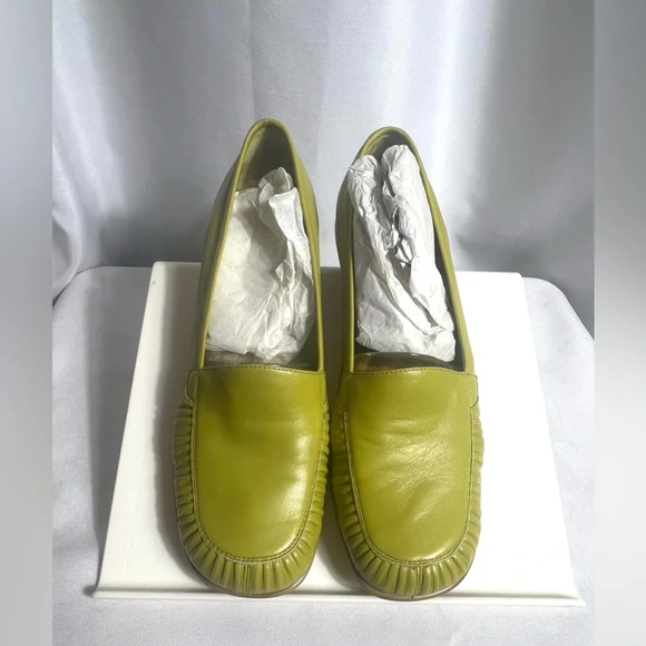 AEROSOLES Shoes - Aerosoles Women’s Lime Green Size 7B Leather Loafer Slip On Shoes W/ Orignal Box